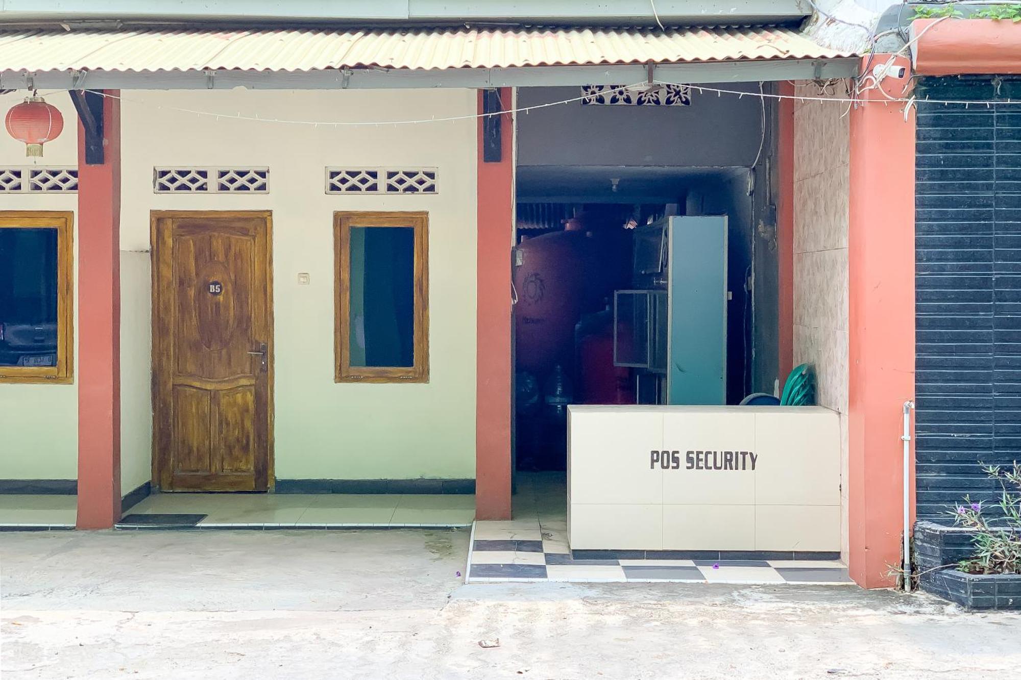 Penginapan Losmen Ayu Pamanukan Redpartner Pamanukan Hilir Exterior foto
