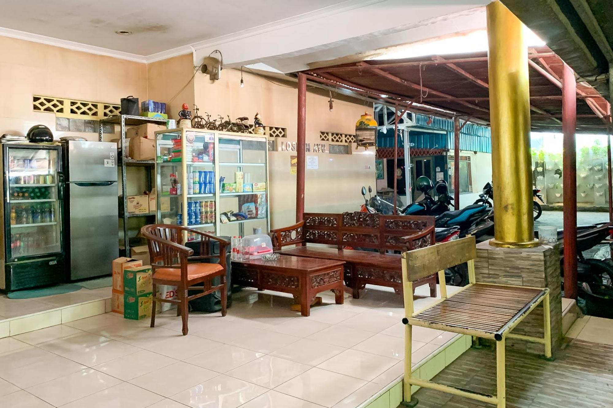 Penginapan Losmen Ayu Pamanukan Redpartner Pamanukan Hilir Exterior foto